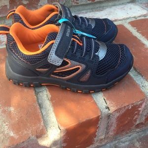 Boys Stride Rite Made 2 Play Sneakers. Size 11 1/2